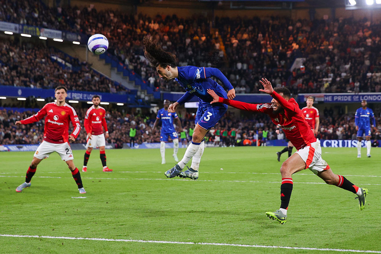 Chelsea bate United e segue firme na briga por um lugar na Champions