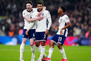 Inglaterra supera a retranca da Letnia e vence a segunda em Wembley nas Eliminatrias