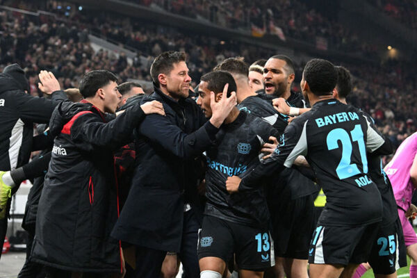 Em jogo eltrico, Leverkusen reage no fim e arranca virada contra o Stuttgart