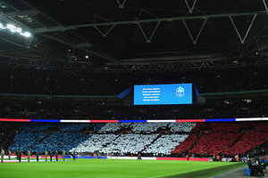 Inglaterra vence a Frana em amistoso marcado por homenagens em Wembley
