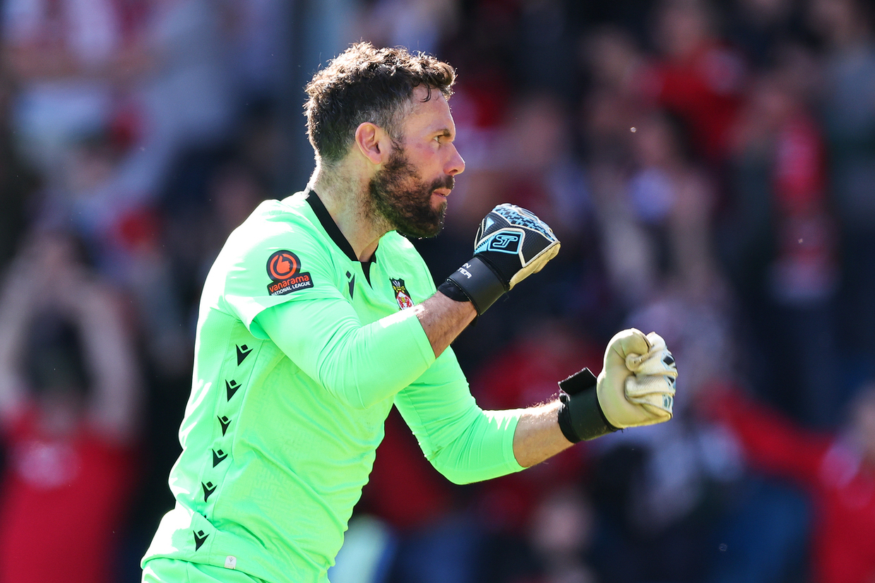 Ex-United, Foster retorna à aposentadoria após abrir temporada com 13 gols sofridos