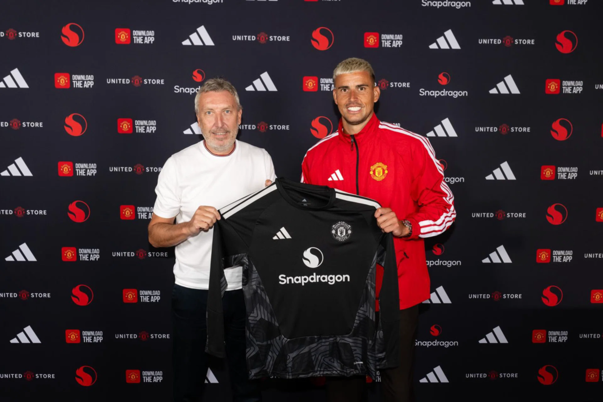 Goleiro Karl Darlow, de 35, assina por dois anos com o Manchester United de graça Goleiro Karl Darlow, de 35, assina por dois anos com o Manchester United de graça
