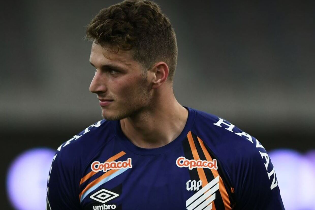 Com lesão na coxa, Bento é cortado da seleção; Lucas Perri é o substituto