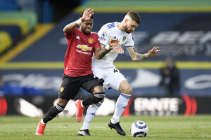 Manchester United empata sem gols com o Leeds e segue longe da liderana