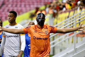 Com brilho do 'mascarado' Mikael, Sport bate Atltico Goianiense e respira no Brasileiro