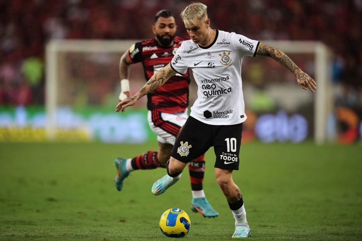 Sem Gabigol, Fla tem Róger Guedes como primeiro alvo para o ataque