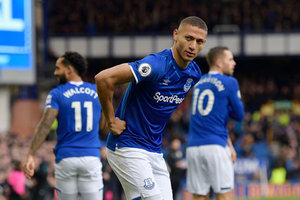 Everton conta com gols brasileiros para vencer Palace e subir na tabela do Ingls