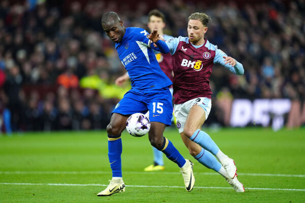 Chelsea reage no segundo tempo e arranca empate contra Aston Villa