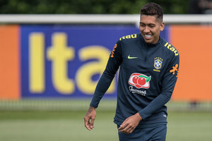 Firmino v semelhanas entre Tite e Klopp, lembra de Dunga e comenta disputa com Jesus 
