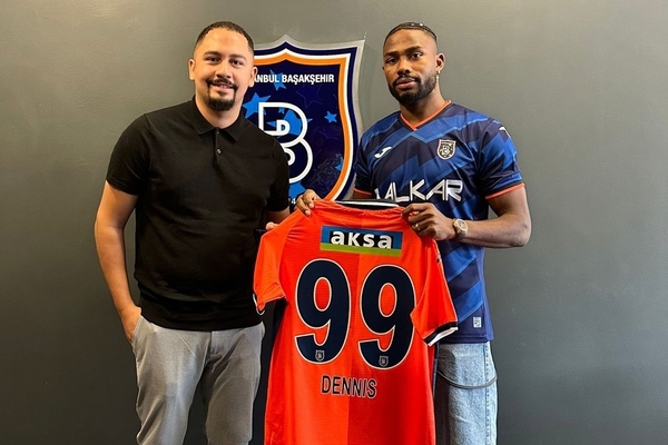 Nottingham Forest empresta atacante nigeriano ao Basaksehir