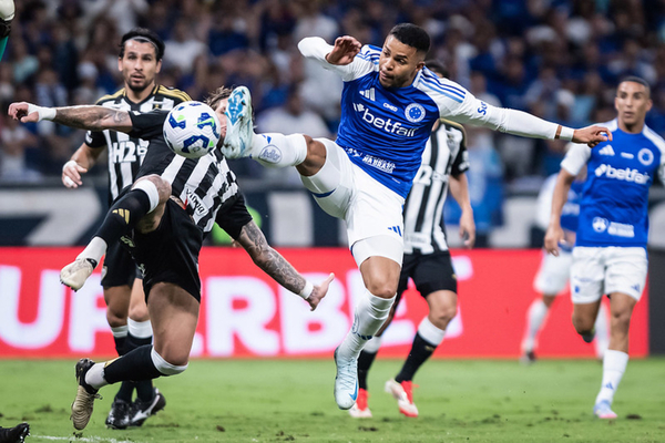Cruzeiro  melhor, mas Atltico segura o 0 a 0 no Mineiro