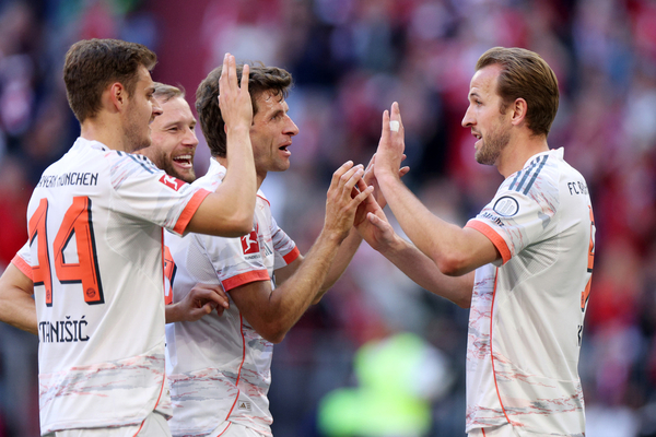 Bayern vence Borussia M'Gladbach em jogo com festa e despedida