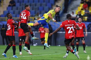Al Nassr tropea na estreia da Liga Saudita e aumenta a presso sobre Lus Castro