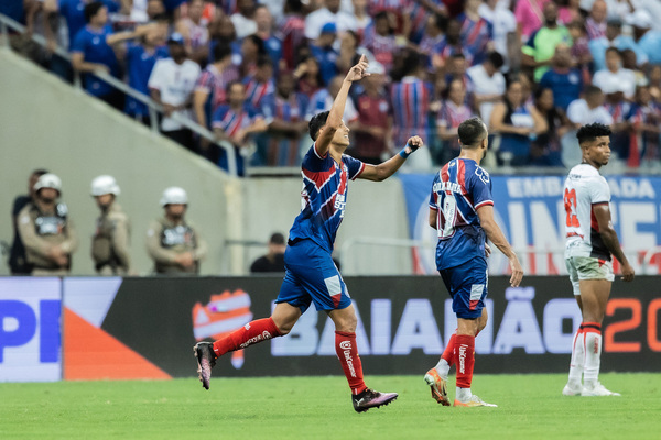 Bahia vence o Vitria em casa e larga na frente na deciso do Baiano