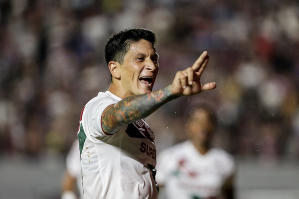 Com dois de Cano, Fluminense bate Caxias e segue adiante na Copa do Brasil