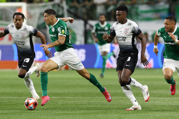 Corinthians passa pelo Palmeiras fora e leva vantagem para a volta