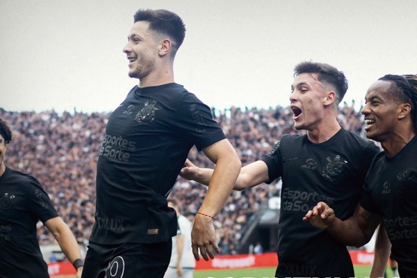 Corinthians passa fcil pelo Vasco e alimenta sonho por vaga na Libertadores