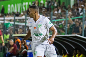 Ex-Vasco, Z Vitor brilha em 2025 como carrasco dos grandes no Rio