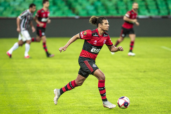 Santos encaminha contratao de Willian Aro 