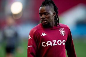 Aston Villa chama de volta atacante e empresta outros dois jogadores