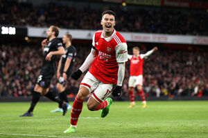 Arsenal bate West Ham de virada e mantm liderana folgada na Premier League