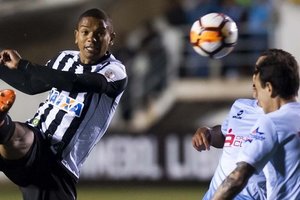 Santos comea Libertadores com derrota na altitude 