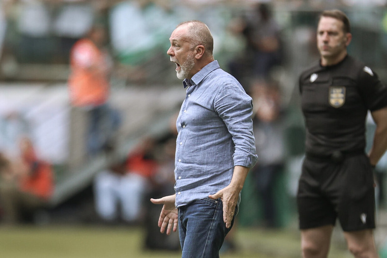 Fluminense encaminha permanência de Mano Menezes para 2025