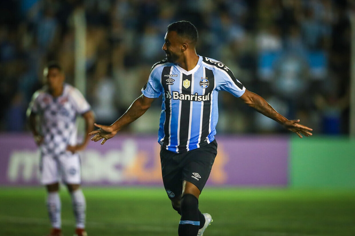 Após gol contra Flu, Galdino acerta em definitivo com o Grêmio