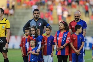 Perto da estreia na Srie B, Thiago Rodrigues quer recolocar o clube que ama na elite