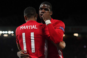 Van Persie marca, mas Manchester United passa por cima de Fenerbahe