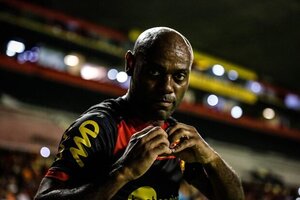 Com golao de Vgner Love, Sport vence de virada o clssico contra o Nutico