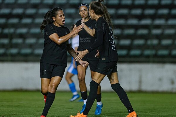 Corinthians sofre gol do meio-campo, mas faz 8 a 2 no Real Braslia pelo Brasileiro Feminino