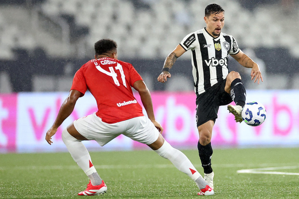 Botafogo aproveita Inter reserva e vence de goleada no Brasileiro