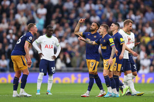 Newcastle  letal em Londres, vence Tottenham e pula para o G4 do Ingls