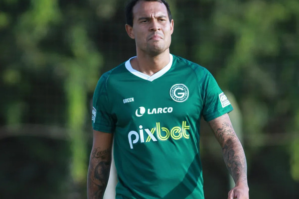 Gois anuncia resciso de contrato com atacante Vincius
