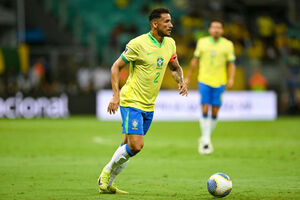 Por que Danilo chega ao Fla para ser zagueiro e o que isso influencia na seleo?