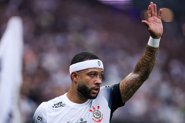 Memphis chama a responsabilidade e comanda virada do Corinthians sobre o Sport