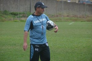 Bonamigo repassa trabalhos no Brasil projetando retorno ao futebol no pas 