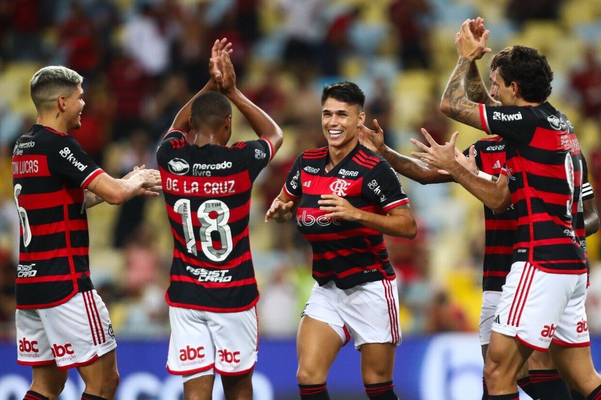 Flamengo domina, vence São Paulo e mantém os 100% no Brasileiro 