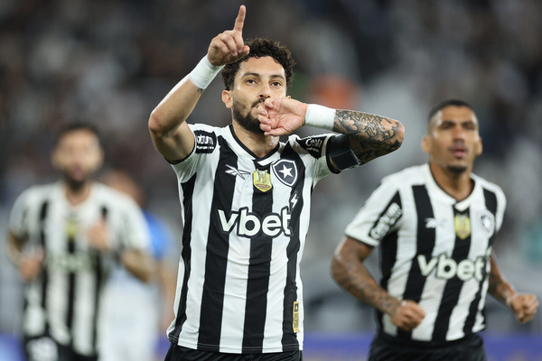 Botafogo cresce no segundo tempo, goleia Capital e encaminha avano na Copa do Brasil 