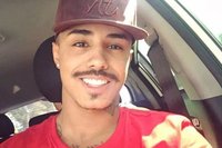 Mc Livinho nem estreou e j se aposentou: cantor desiste da carreira no futebol