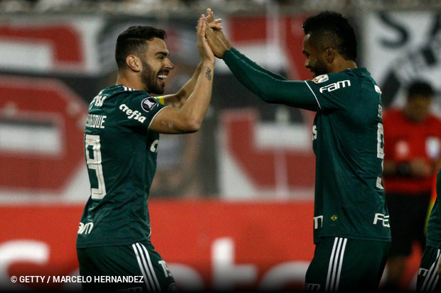 No reencontro com Valdvia, Palmeiras vence Colo-Colo, no Chile, e fica perto da semifinal