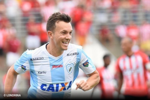 Com quase um gol por jogo, Dagoberto  artilheiro da Srie B com melhor mdia da carreira