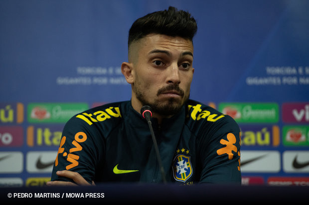 No 'melhor momento da carreira', Alex Telles revela inspirao em Roberto Carlos