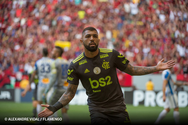 Gabigol iluminado: 10 jogos seguidos marcando gols no Brasileiro 