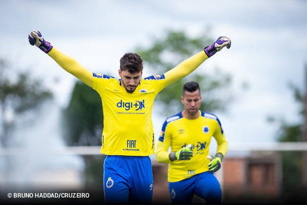 Fábio é eleito o melhor goleiro do Brasileirão em outubro