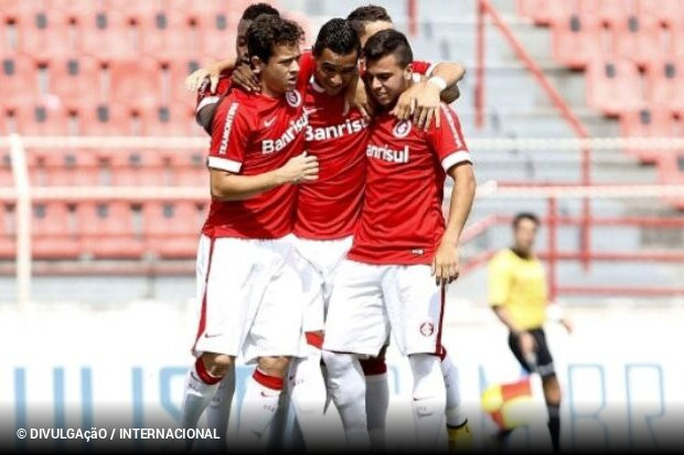 Paran se aproxima de acerto com atacante ex-Internacional