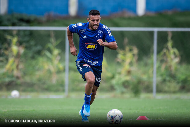 Palmeiras pede o retorno de Angulo, mas Cruzeiro tenta permanência do  atacante