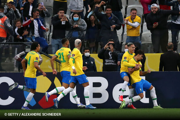 Brasil vence a Colômbia e garante classificação antecipada para a