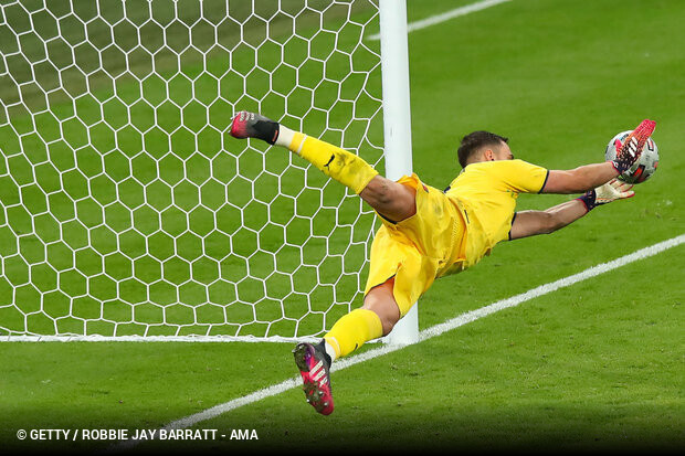 Donnarumma leva Prêmio Yashin de melhor goleiro do mundo 